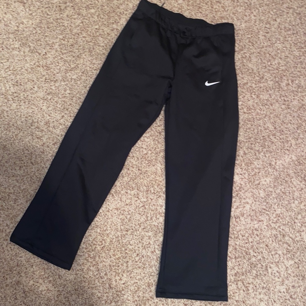 Womens Nike therma sweat pants.